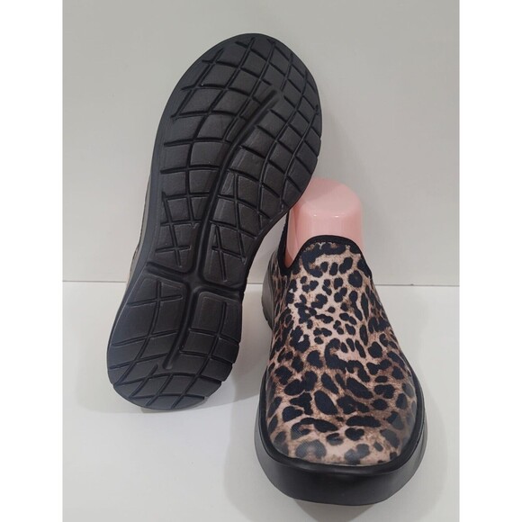 Oofos OOmg eeZee Low Shoes Slip On Cheetah Recovery Sneaker Women Size 10 - Picture 10 of 10